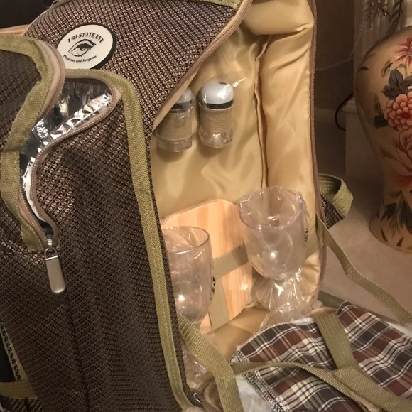 Picnic Basket Backpack - Picture 7 of 9